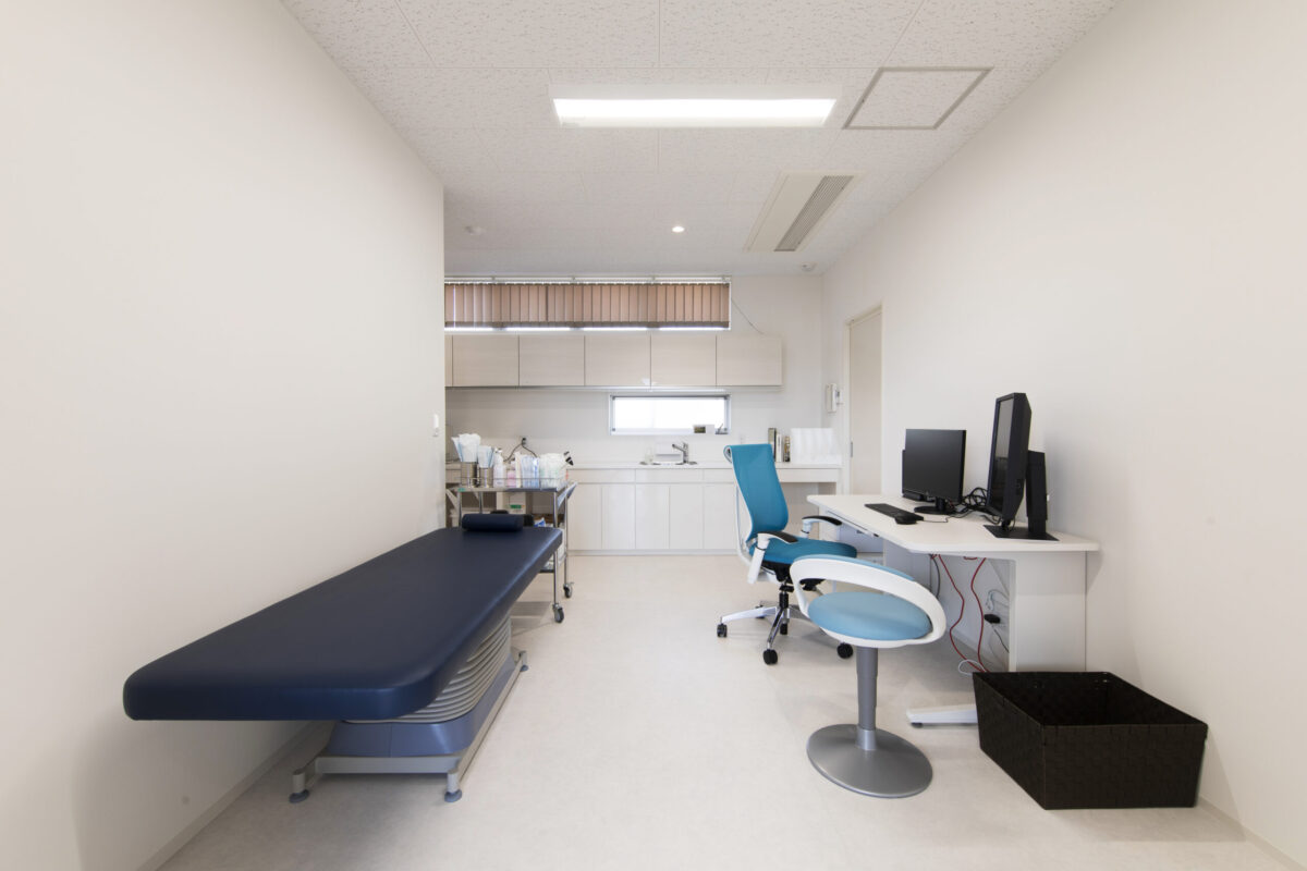 診察室はゆとりをもって、安心できる部屋に
